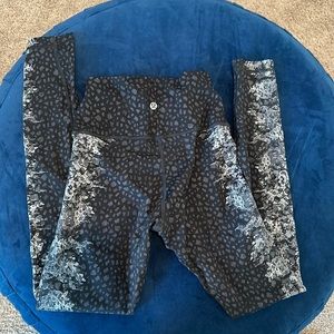 🍋Lululemon Wunder Under Hi Rise pants size 6